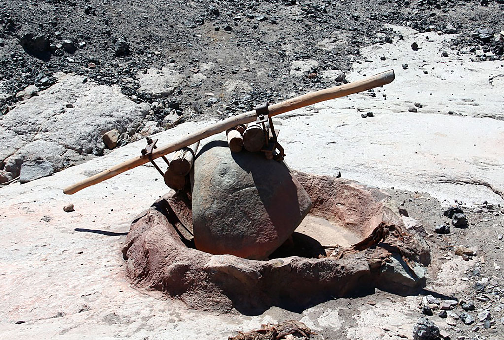 Instrumentos de molienda de mineral de menor tamaño, Pueblo de Los Cobres, Puna Salteña, Salta. Foto: Christian Vitry