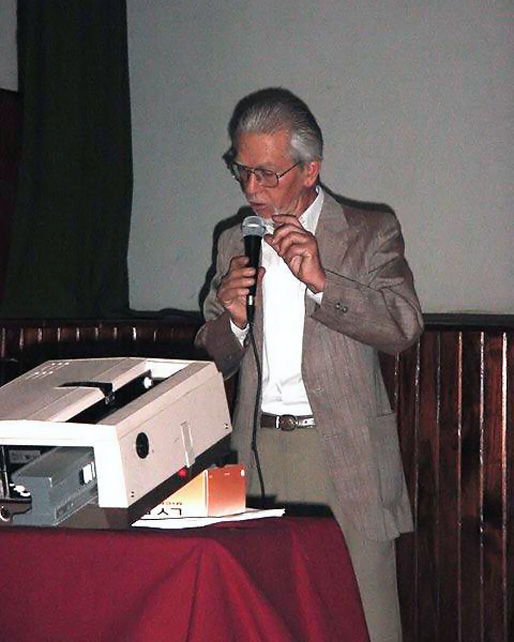 Dr. Schobinger durante el Segundo Simposio Internacional de Arqueología de Alta Montaña, realizado en Salta en el año 2002.