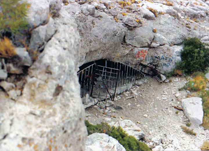 Entrada a Caverna de las Brujas