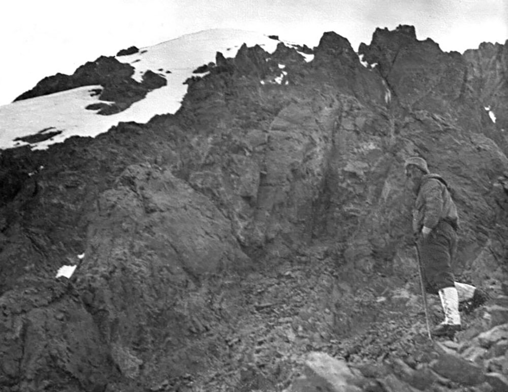 Antonia Beorchia Nigris, antes de arribar al casquete cumbrero del Pico Polaco. Primera ascensión al Pico Polaco, San Juan