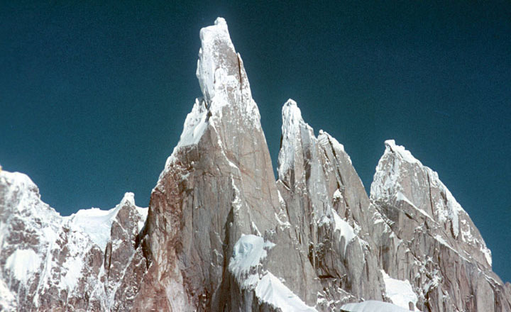 Cerro Torre, Santa Cruz. Foto: Eduardo Vivaldi, 1968. Cesarino Fava, escalador italo-argentino