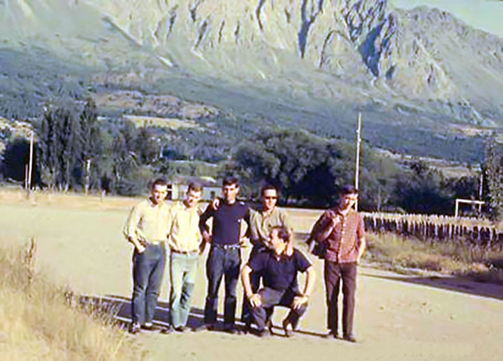 Carlos Rey - Edgar Köpcke - Avo Naccachian - Julio Aguirre - Mariloino Castellazo - (agachado): Rolando Betinelli. Cholila, el Bolsón, Chubut