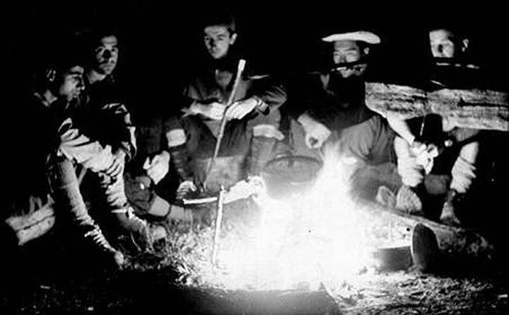 En el fogón: Avo - Rey - Mariolino - Aguirre - Edgar. Cholila, el Bolsón, Chubut