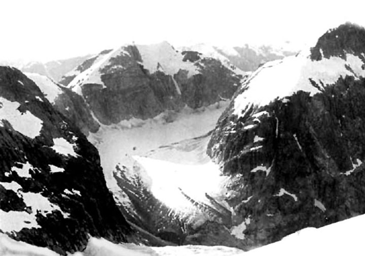 Vista del Glaciar, hacia el cerro Fortaleza, 1964, Chubut