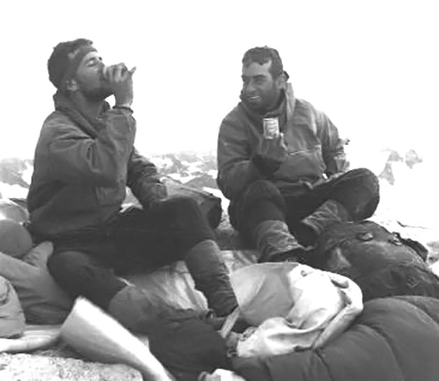 Edgar Köpcke y Carlos Rey en el segundo vivac, cerro Fortaleza, 1964, , Provincia de Chubut