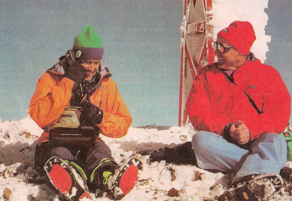 Jose Luis Fonrouge y Agostino Rocca en la cumbre del Volcán Copahue, Neuquén