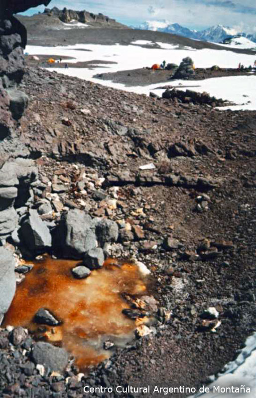 Enchastre ambiental, Aconcagua, Mendoza. Foto: Revista "Al Borde"