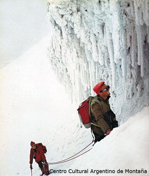 Escalada en hielo en el Pico Margherita, montañas de Ruwenzori, Africa