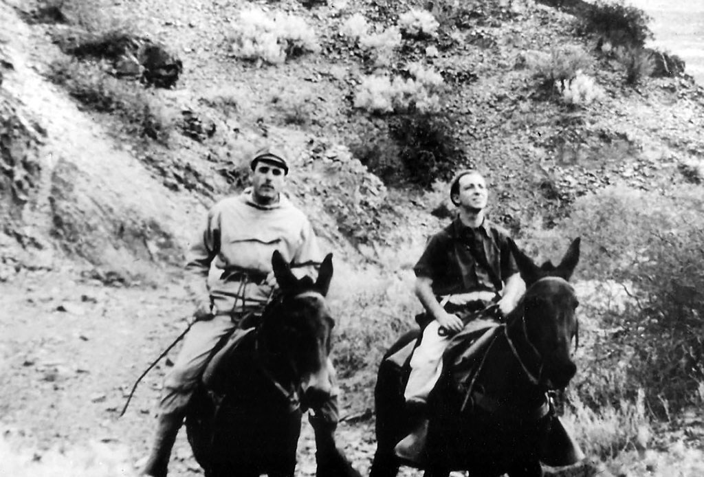 Gerardo Watzl y Mario Califano al regreso de la ascención al Cerro Tronador en el Refugio Frey en 1955, Río Negro. Foto: Colección Mario Califano