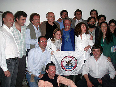 Peter Habeler junto al grupo del Club Amigos de la Montaña, Salta.