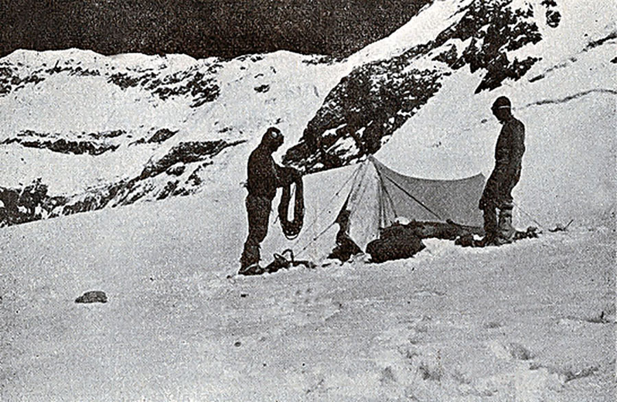 Campamento 4 a 6400 metros, sobre el glaciar superior.
