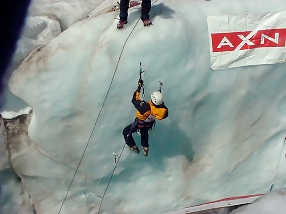 Primera competencia de escalada en hielo realizada en grietas del Cerro Tronador, Río Negro. Foto: Santiago Storni