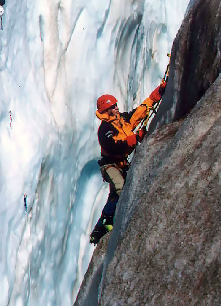 Escalando en las grietas del Cerro Tronador, Río Negro. Foto: Santiago Storni