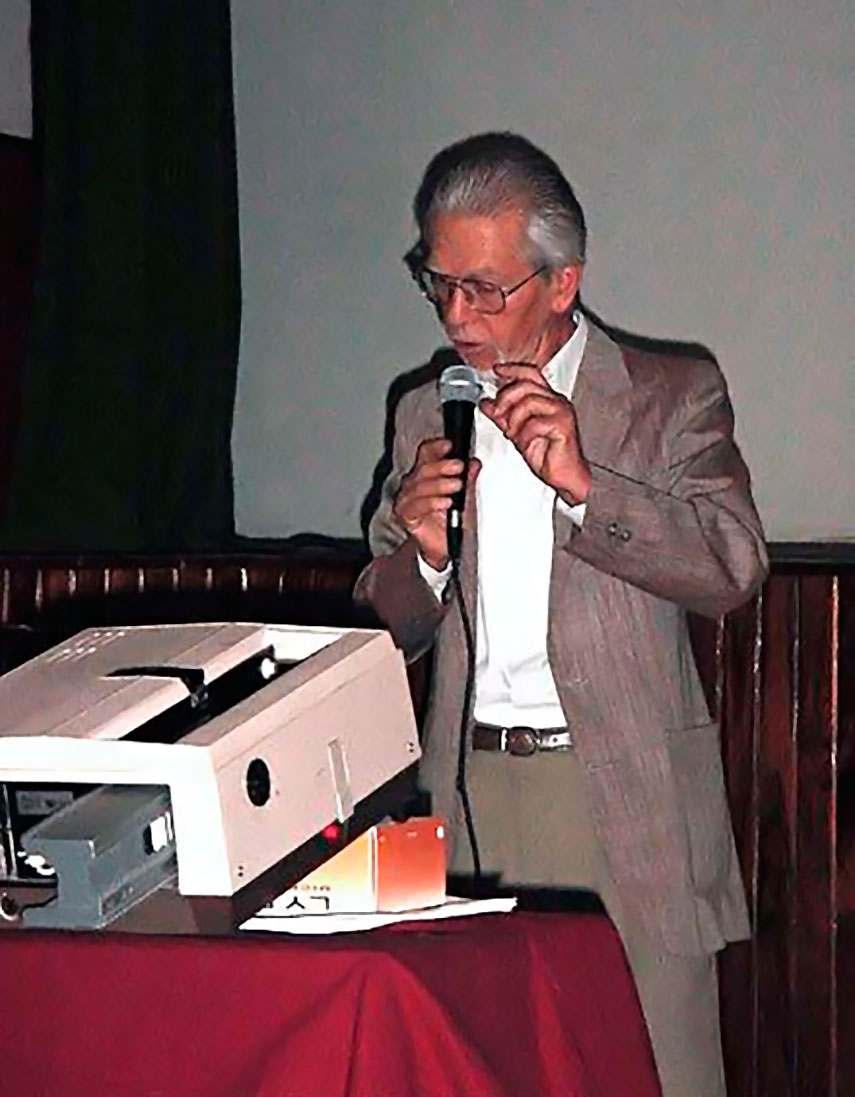 Dr. Schobinger durante el Segundo Simposio Internacional de Arqueología de Alta Montaña, realizado en Salta en el año 2002