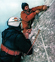 El equipamiento de la pared del Cerro Torre con sogas demanda atención. Santa Cruz. Foto: Revista Weekend