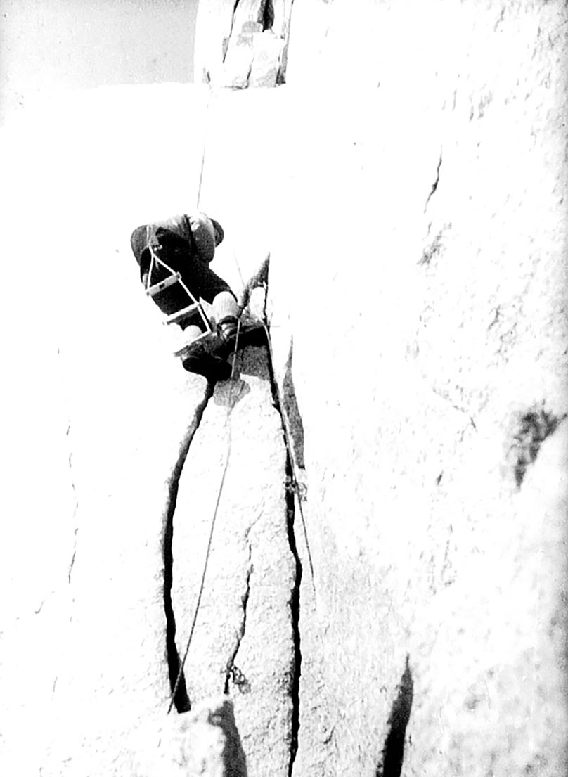 Carlos Comesaña en el tercer vivac de la Guillaumet, en bajada, 10 de enero de 1965. Colección de Carlos Comesaña