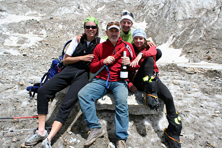 Sebastián Alvaro con las chicas en el Nanga Parbat, Pakistán