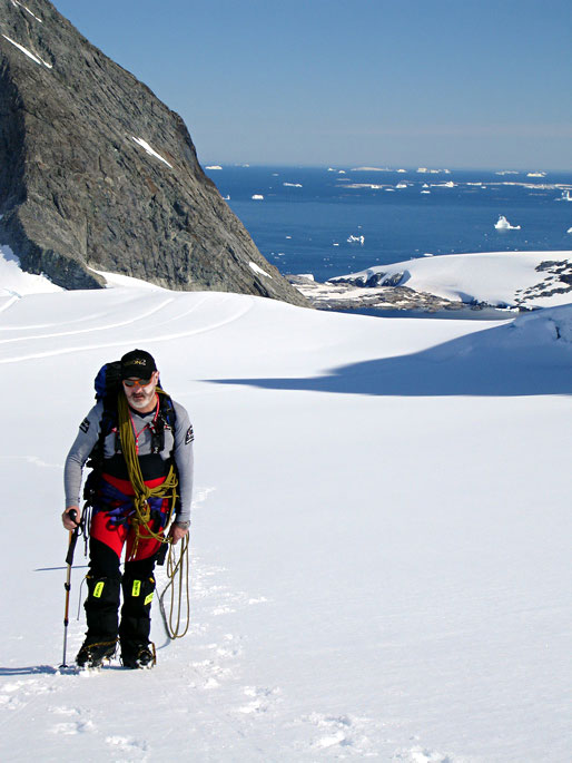 Sebastián Alvaro. Ascendiendo monte Scott 2006, Antártida