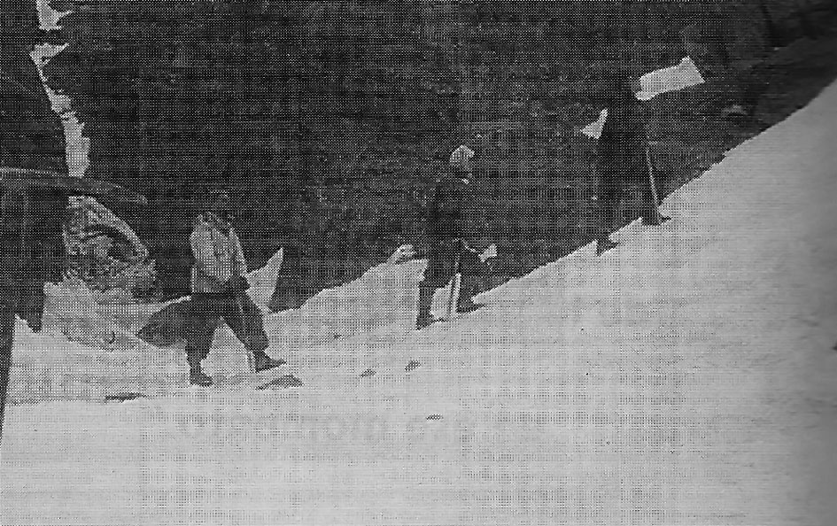 Practicando en una quebrada, en Aconcagua. H. Edelberg, J. Iglesias y E. Larmeu 