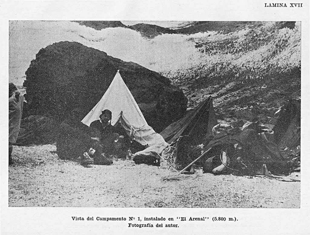 Campamento I, El Arenal. Expedición a Ojos del Salado. Foto: Eduardo Nuciforo. Libro de Montaña: Ojos del Salado, Andes Catamarqueños