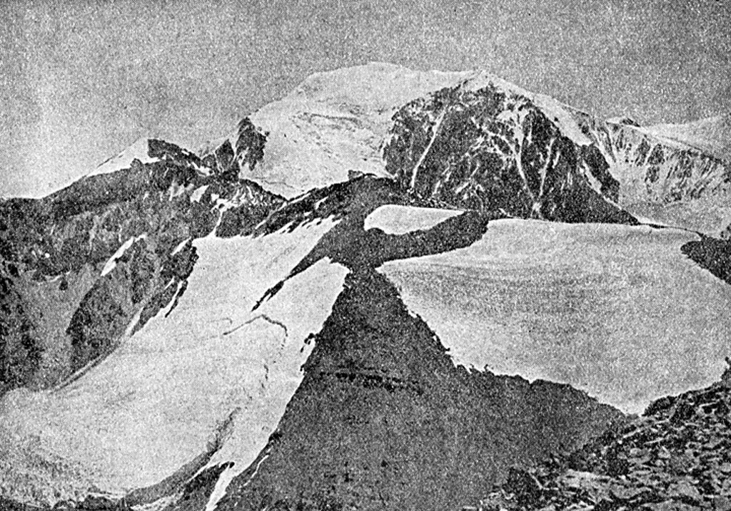Cerro Mercedario 6.800 mts. Foto: J. K. Foto inedita del libro Polaco. Mas Alto que los Condores. Autor: Victor Ostrowski