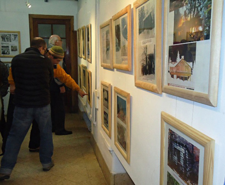 Muestra fotográfica de la creación de todos los refugios del CAB. Foto: Club Andino Bariloche