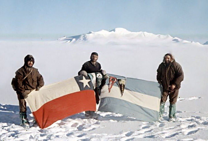 Barrientos, Olivieri, Ezquerra en la cumbre de los Hielos Continentales, 1961. Foto: Enevoldsen, Club Andino Bariloche