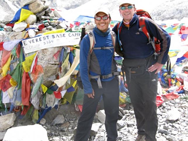 En el campamento base y junto con el Jefe de Sherpas. Everest