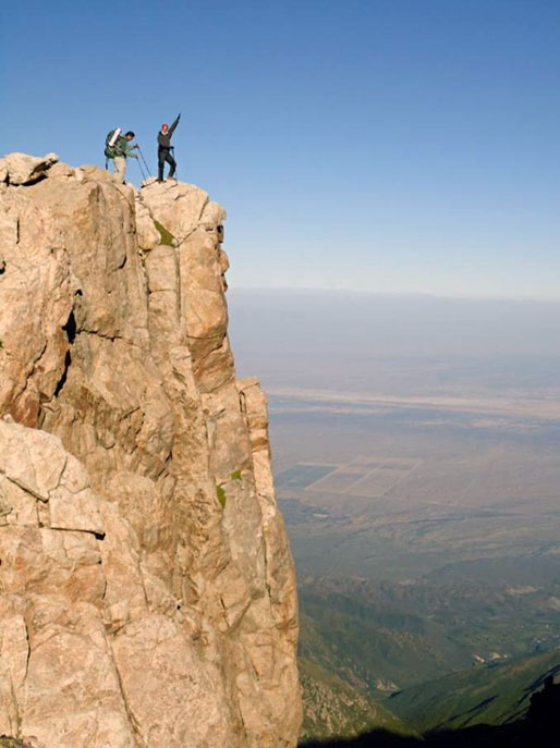 Junto a un Gran Pe&ntilde;on, Cerro Manchao, Catamarca. Foto: www.cumbreros.com