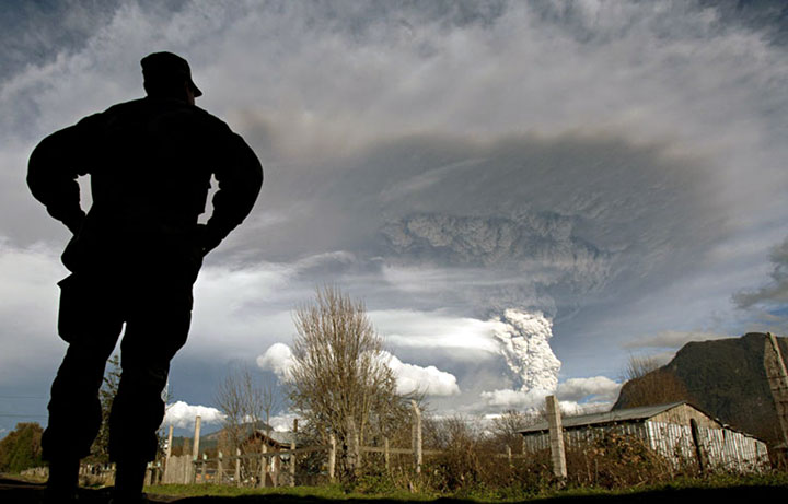 Chile decretó alerta roja para todo el complejo volcánico Puyehue y Cordón Callue, lo que motivó la evacuación de unas 4.000 personas de 22 localidades rurales. Foto: Luis Castro