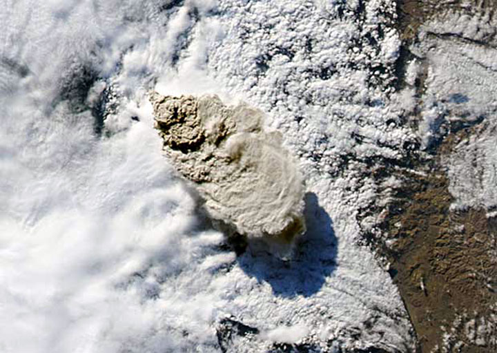Vista aérea del volcán Puyehue, Chile. Foto: AFP y Reuters
