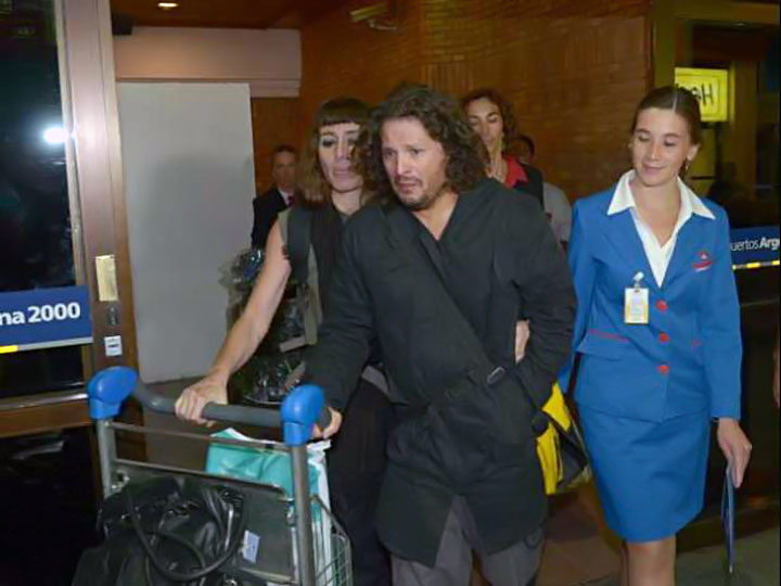 El montañista Ignacio Lucero arribando al Aeropuerto de Mendoza. Foto: Adrián Mariotti