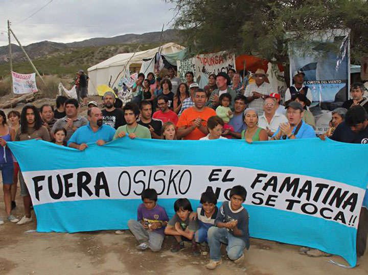 Asambleistas acampan en Famatina para repudiar la instalación de la minera. Foto: Fotoreporter, www.clarin.com