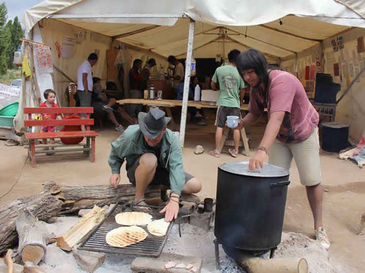 Campamento base de asambleistas en Famatina. Foto: Fotoreporter, www.clarin.com