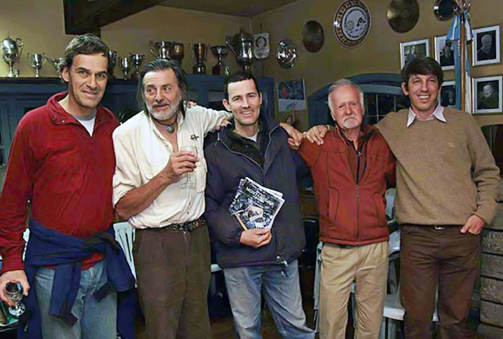 Palloni Ediciones y el periodista y escritor especializado en temas de montaña y aventura, Jorge González, presentaron el libro "La historia del montañismo argentino", una obra inédita en el país. El trabajo demandó años de estudio e investigación. Foto: www.bariloche2000.com