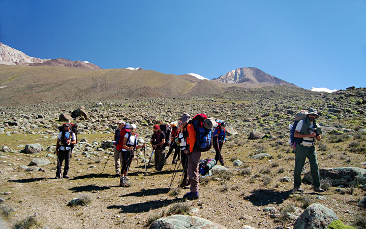 Aproximaci&oacute;n al Nevado de Cachi, cerca del campamento3, a una altura de 3.800 mts, Salta. Foto: Christian Vitry