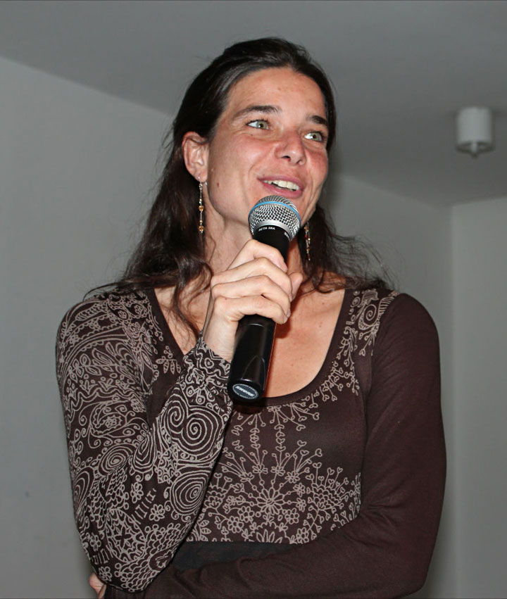 Ester Sabadell dando conferencia. Foto: Christian Chavez