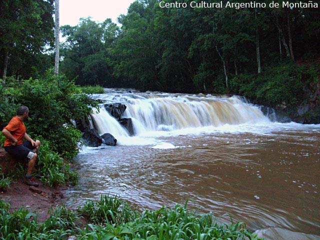 Cataratas en el camping libre de Wanda