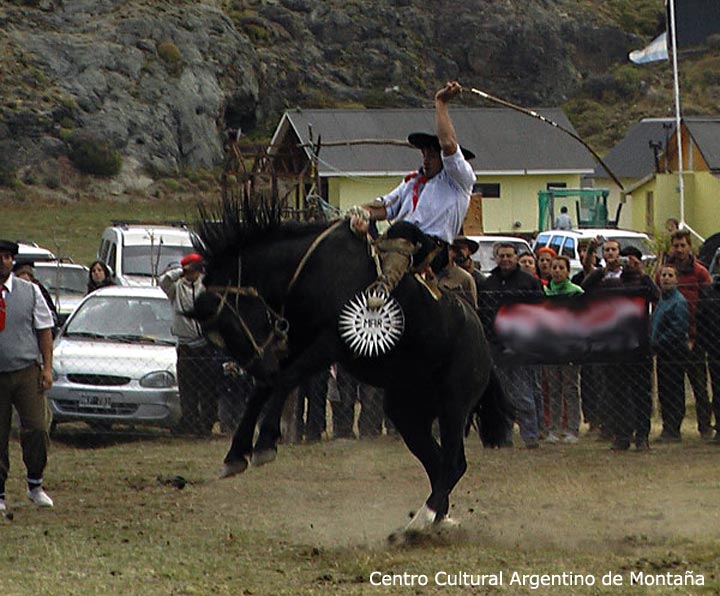 Escenas de la doma en el Chaltén, Santa Cruz, Patagonia