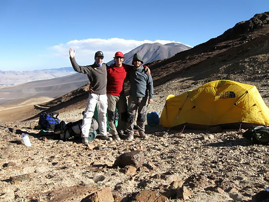 Campamento base, 5.100 mts. Expedición al Volcán Dos Conos, cumbre Oeste, Puna de Atacama, Catamarca