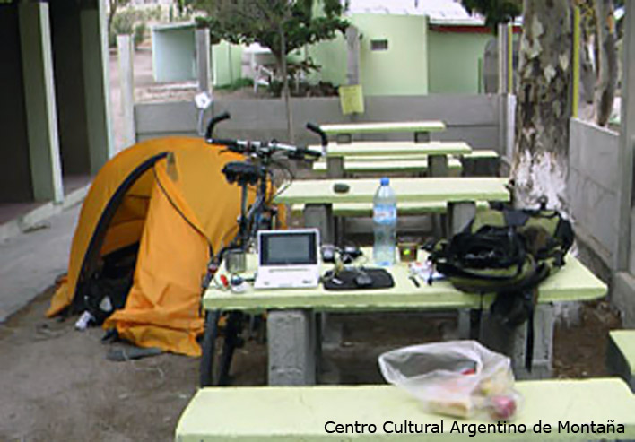 Parando en un Camping. Travesía en bicicleta a los Parques Nacionales