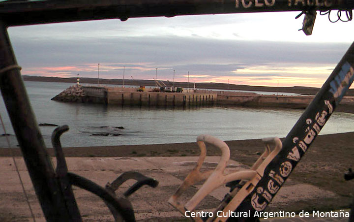 Puerto Camarones, Chubut. Travesía en bicicleta a los Parques Nacionales