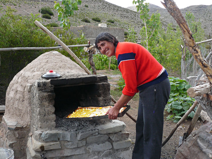 En el puesto de los Muñoz, pizza al horno de barro.