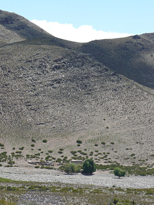 El puesto de Pismantita desde el camino a la mina, San Juan.