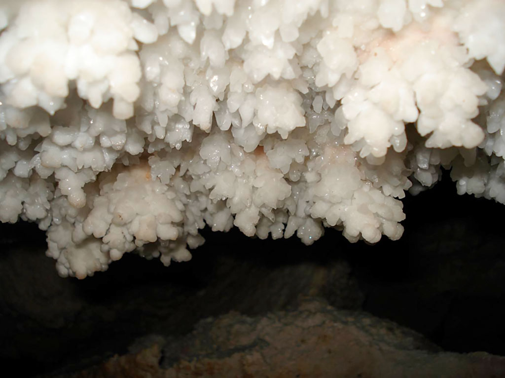 Formaciones en la caverna del Sauce. Caverna del Sauce, La Falda, Córdoba. Foto: Luis Carabelli