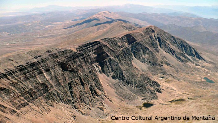 Nuevas cumbres del Chañi: Liquin y Capacocha. Foto: César Wayar