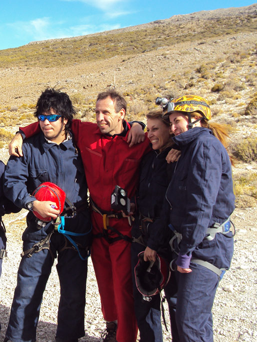 Brian, Luis Carabelli, Mónica y Josefina algunos de los integrantes del equipo de Rescate. Caverna de las Brujas, Mendoza. Foto: Luis Carabelli