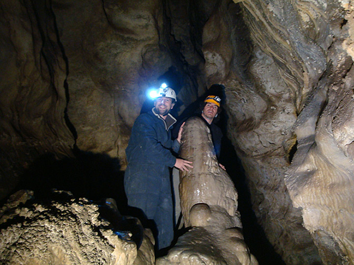 Obviemos los chistes, es la famosa Estalagmita Gigante, un clásico en la caverna de Las Brujas, Mendoza. Foto: Luis Carabelli