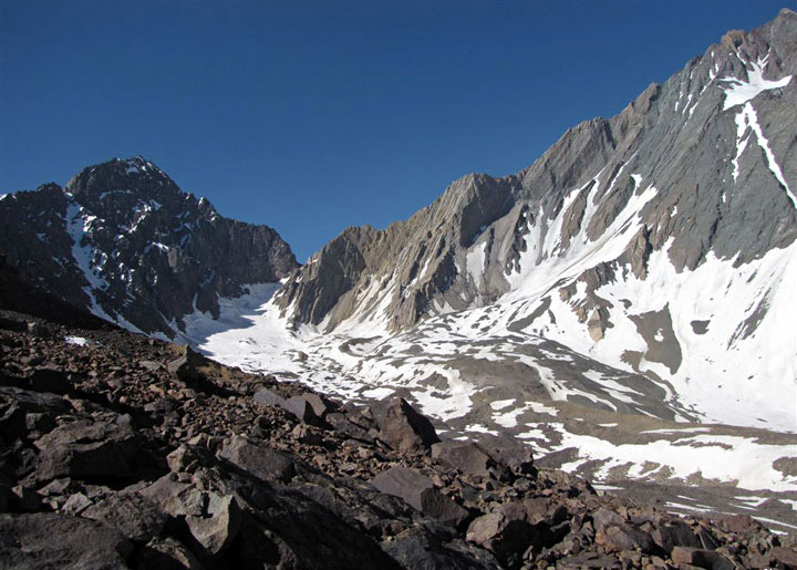 El Glaciar del Pico Navarrro y el Pico Navarro. Travesía alrededor de Los Gemelos, Mendoza