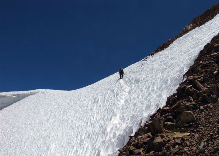 Ya sobre los 4.300 mts saliendo al Pico de los Gemelos. Travesía alrededor de Los Gemelos, Mendoza